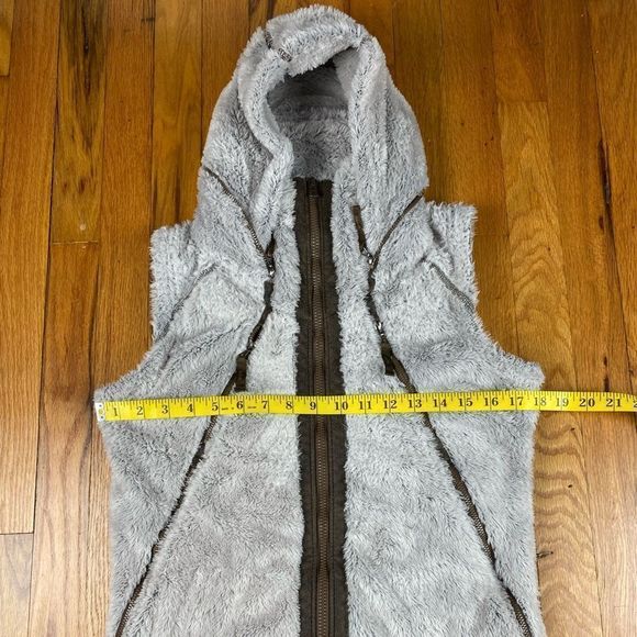 Kuhl Flight Cream Vest - Picture 9 of 15